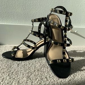 Lulu’s Black studded Heel